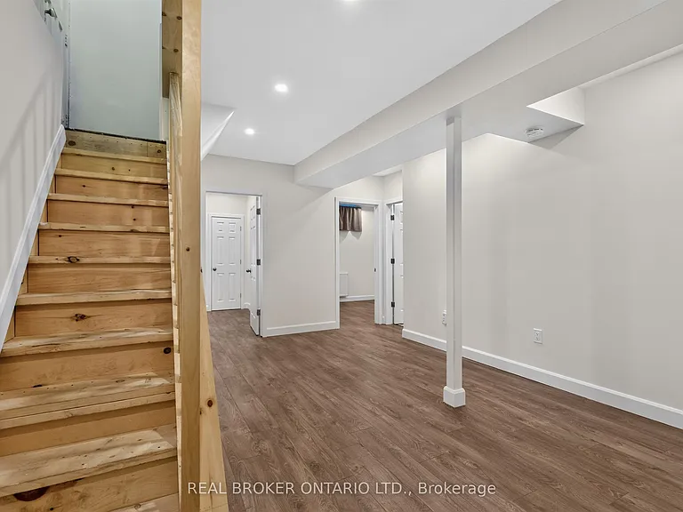 14 Mortimer Ave — Photo 27