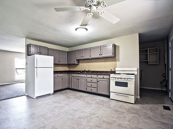 2nd image of 1605 Hickory Pl