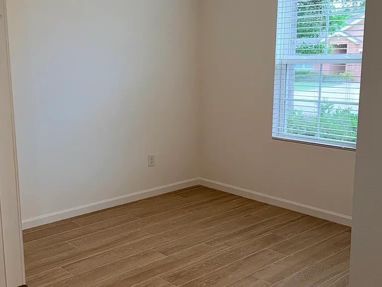 1522 Lexington Sq SW — Photo 30