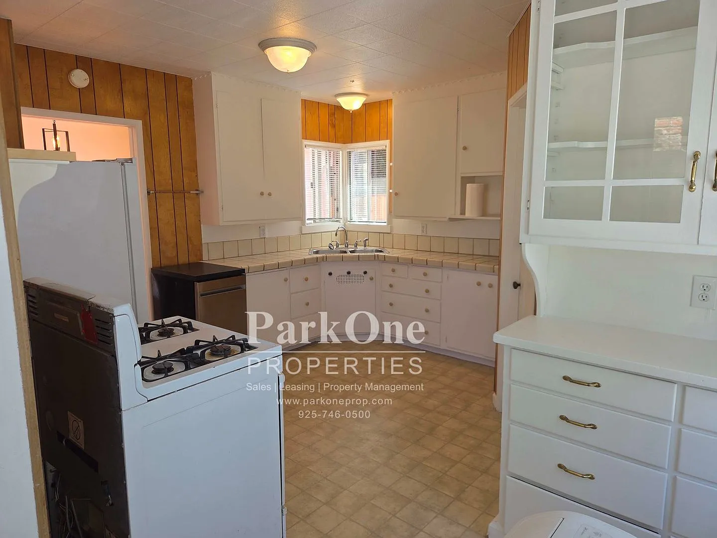 Charming 2 Bed 1 Bath Home in Martinez — Photo 3