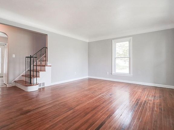 5th image of 335 Marion Dr