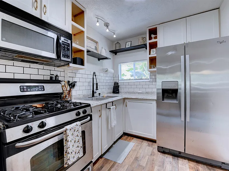 1121 Panama St — Photo 12