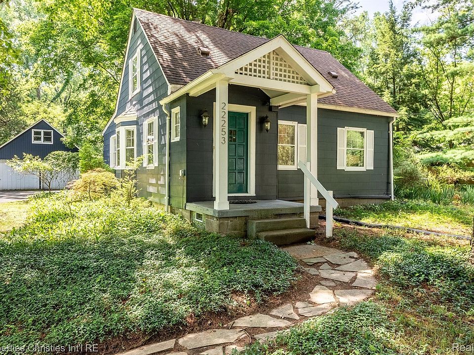 1st image of 22253 Brookside Dr