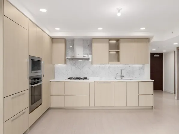 455 SW Marine Dr #612, Vancouver, BC V5X 2S9