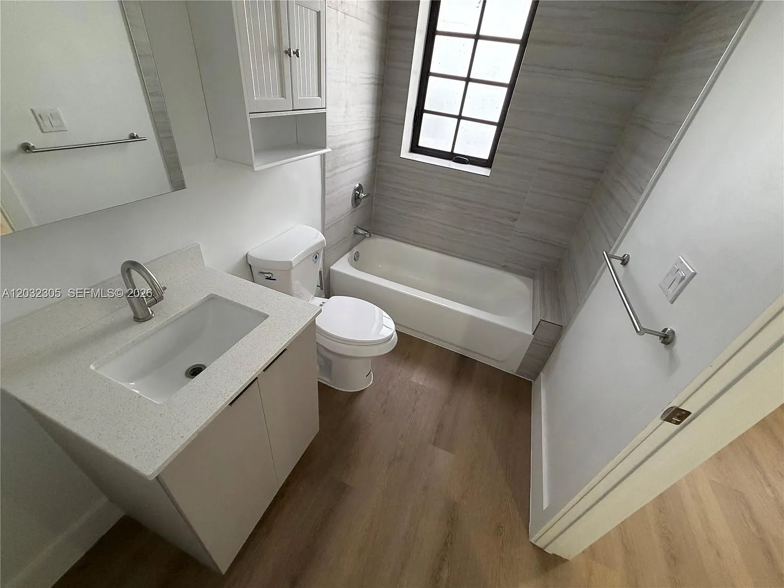 1 bed, 460 sqft, $2,400 — Photo 3