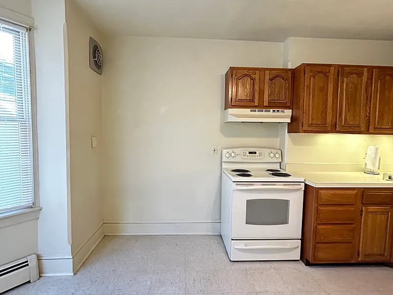 434 W Walnut St — Photo 7