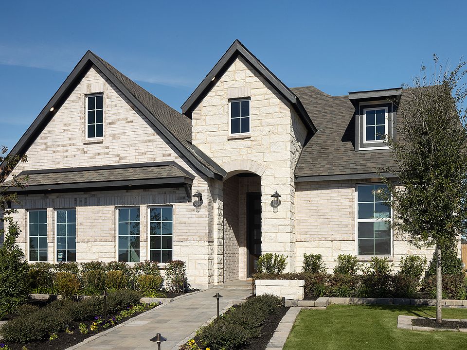 Nueces French Country L Exterior