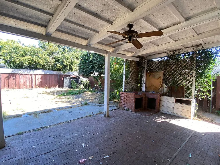 1857 Crestwood Cir — Photo 7
