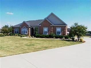 Front View w/Drive Way