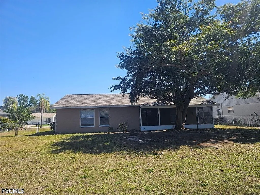 3 bed, 2.0 bath, 1270 sqft, $1,900 — Photo 3