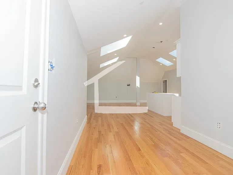 28 Murdock St #10 — Photo 13