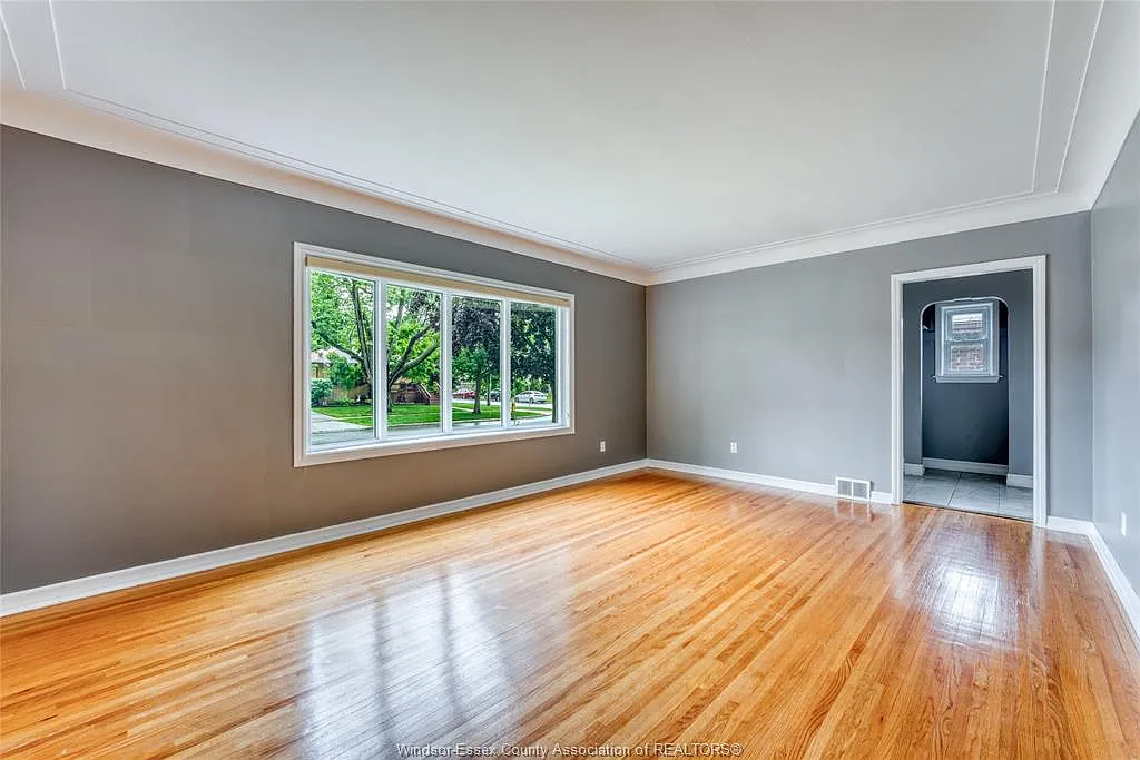 3 bed, $2,400 — Photo 4