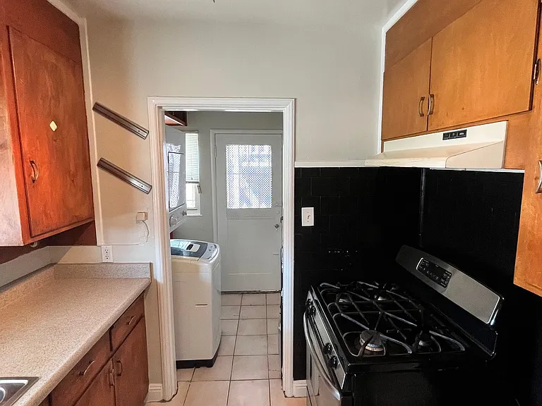 6106 Macarthur Blvd — Photo 4