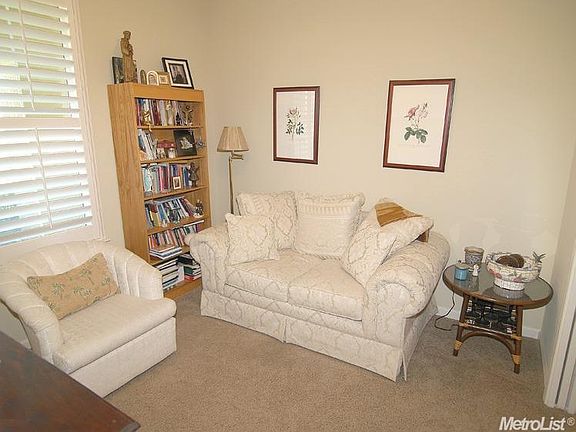 5th image of 2387 Parkwoods Way