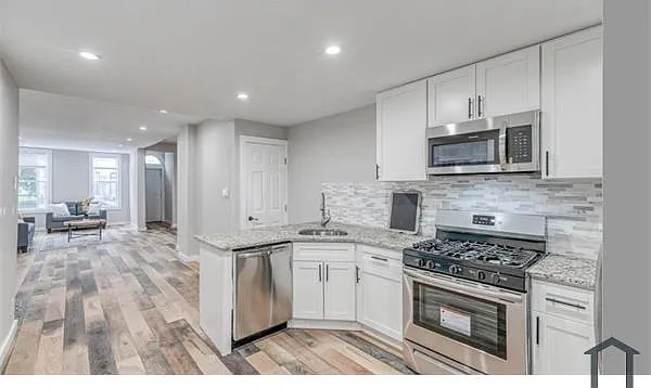 2021 W Oxford St — Photo 9