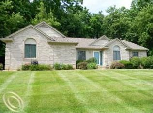 4403 Racewood Dr, Commerce Twp, MI 48382