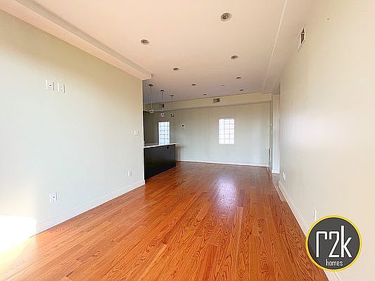 4th image of 26-20 Hoyt Ave S #5E