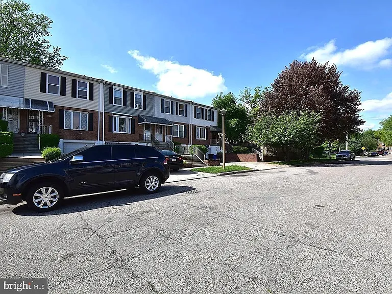 8018 Chelwynde Ave — Photo 20