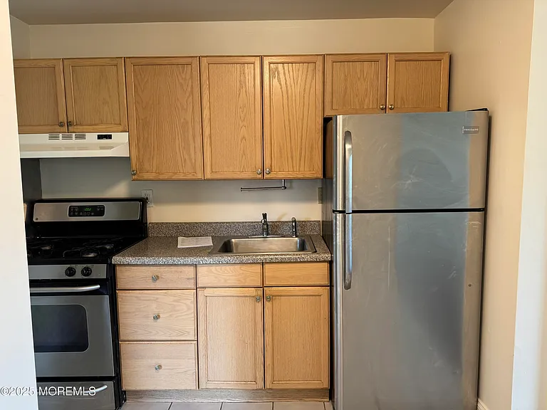 109 2nd Ave #A — Photo 9
