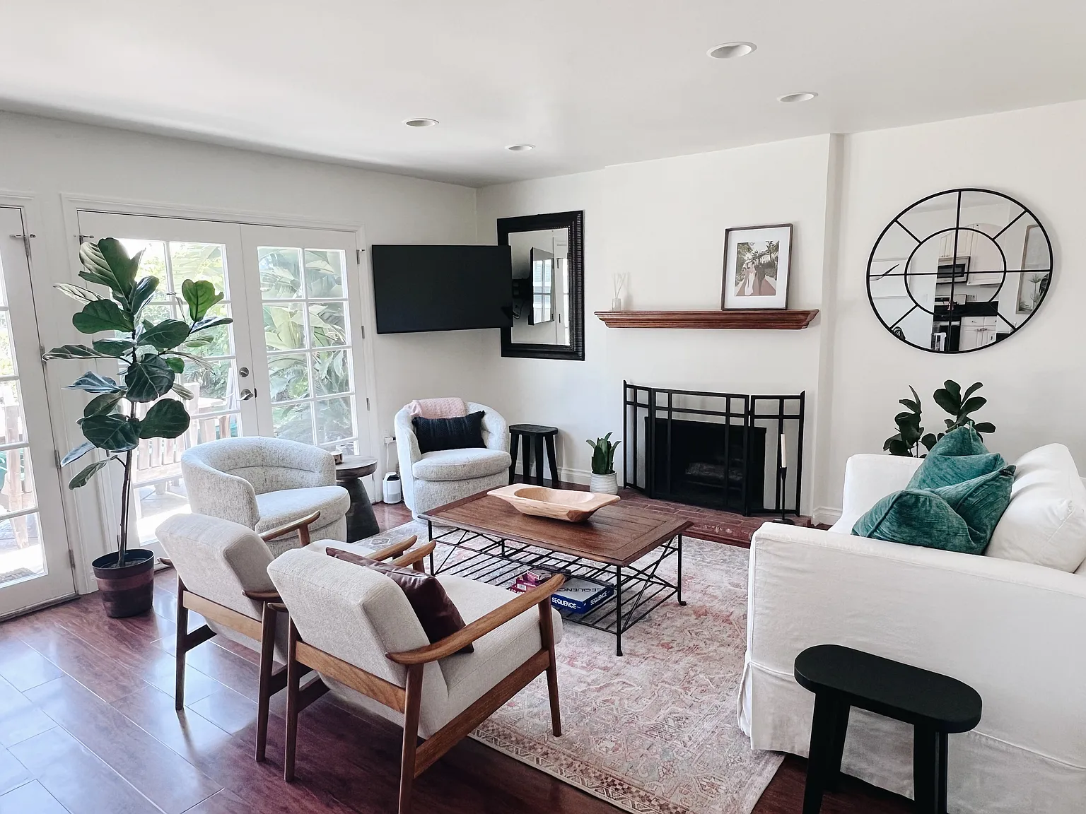 4 bed, 1827 sqft, $7,500 — Photo 1