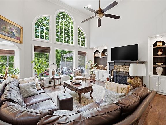 5th image of 630 Danas Ridge Dr