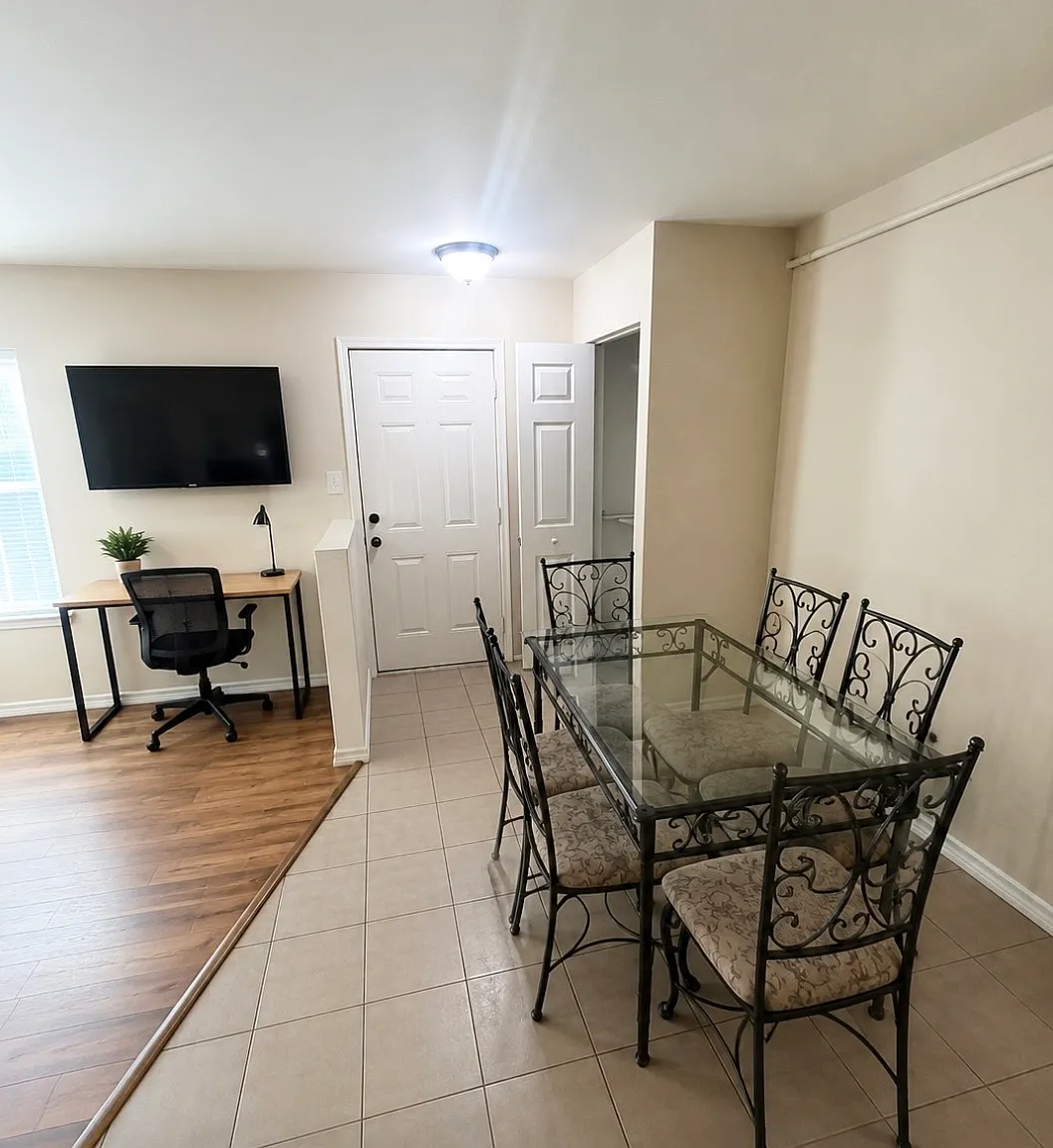 3 bed, 2.5 bath, 1401 sqft, $899 — Photo 2
