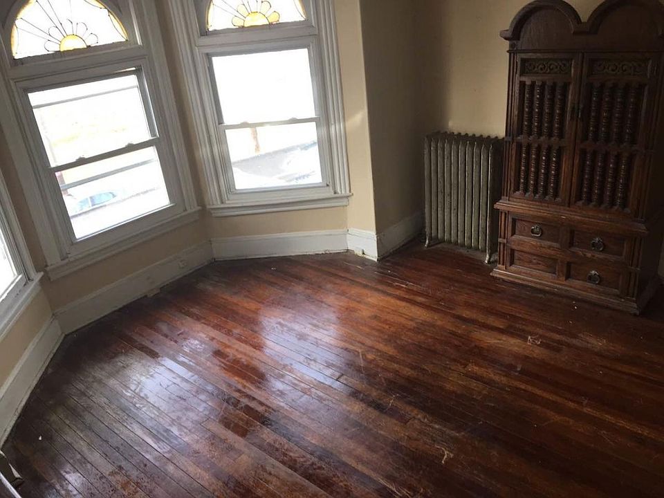 2nd image of 15 S Farragut St #House