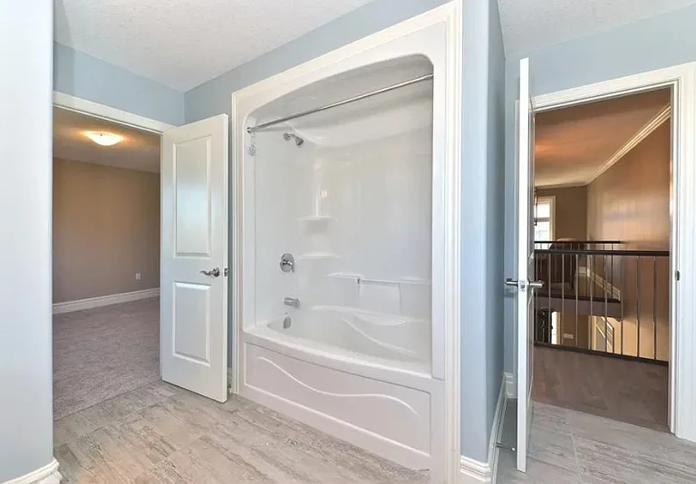3135 Pincombe Dr — Photo 23