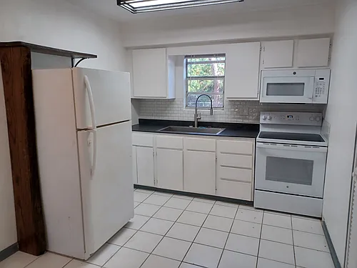 1223 Holly Ave #D Photo 1