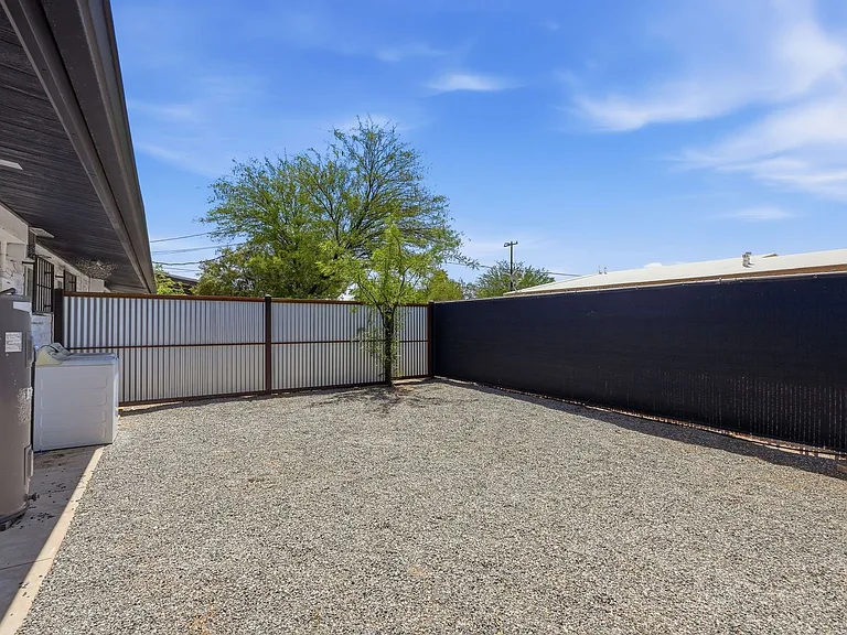 2535 N Dodge Blvd #2 — Photo 24