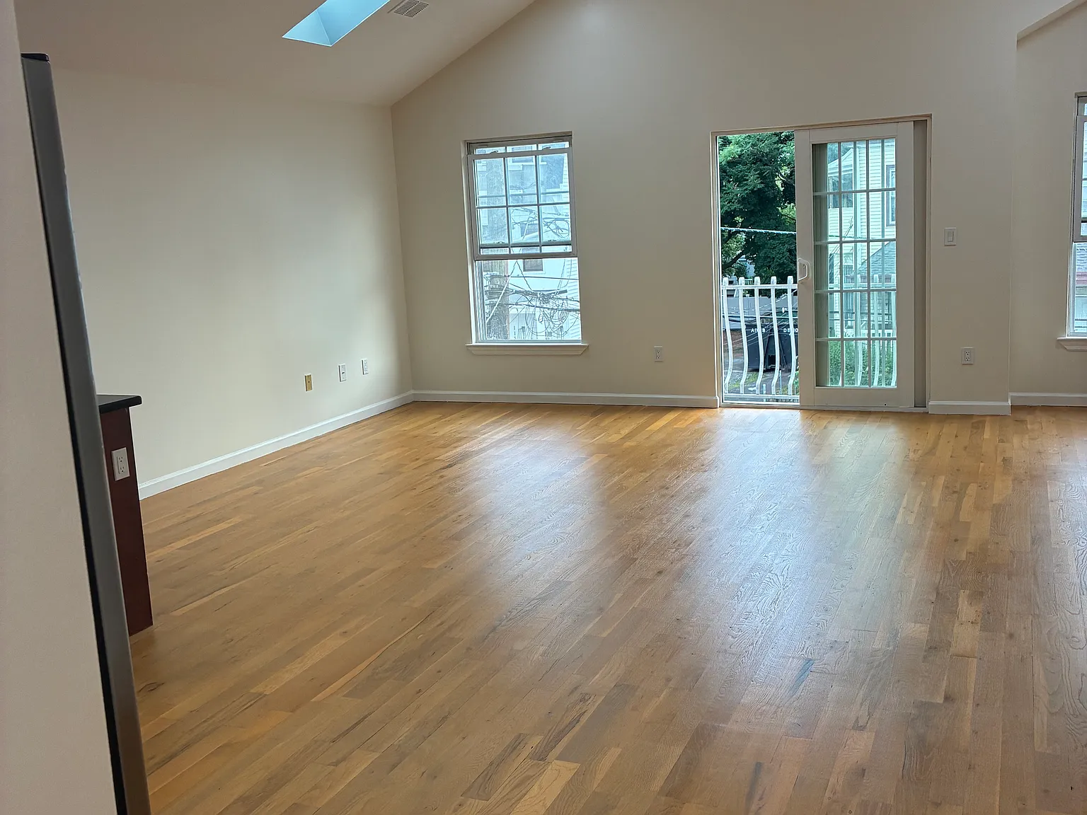 3 bed, 1800 sqft, $2,700 — Photo 3
