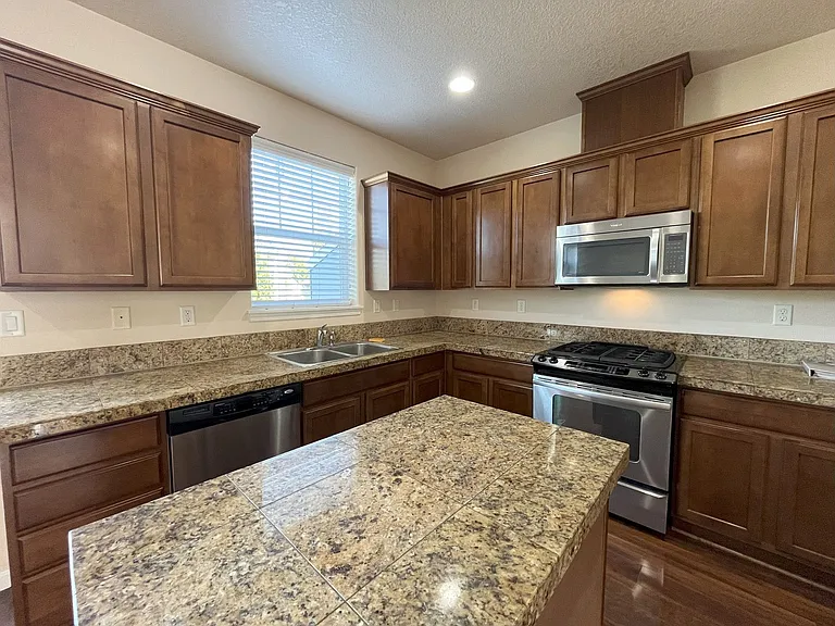 10973 SW Sage Ter — Photo 6