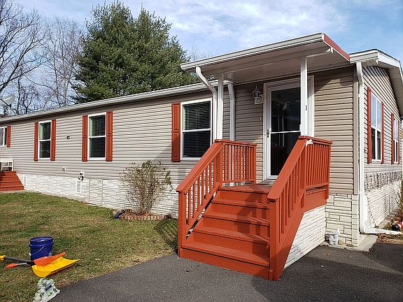 2nd image of 9 Kimberly Ln