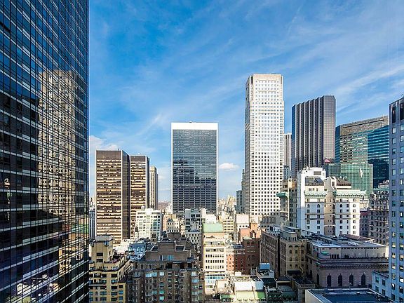 4th image of 20 W 53rd St #22A