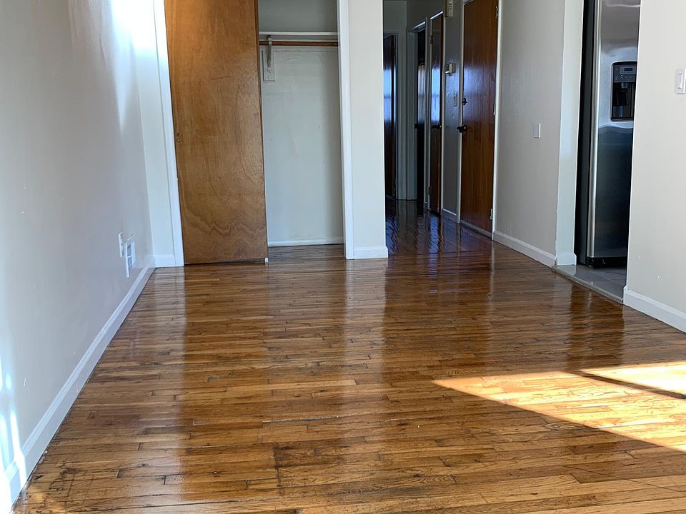1st image of 2 Oakville St Floor 2
