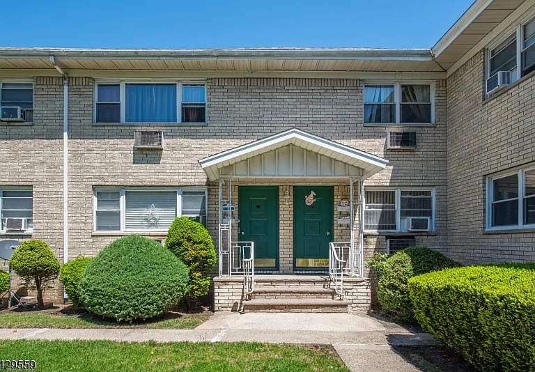 20 Halsey Ave #6 — Photo 2