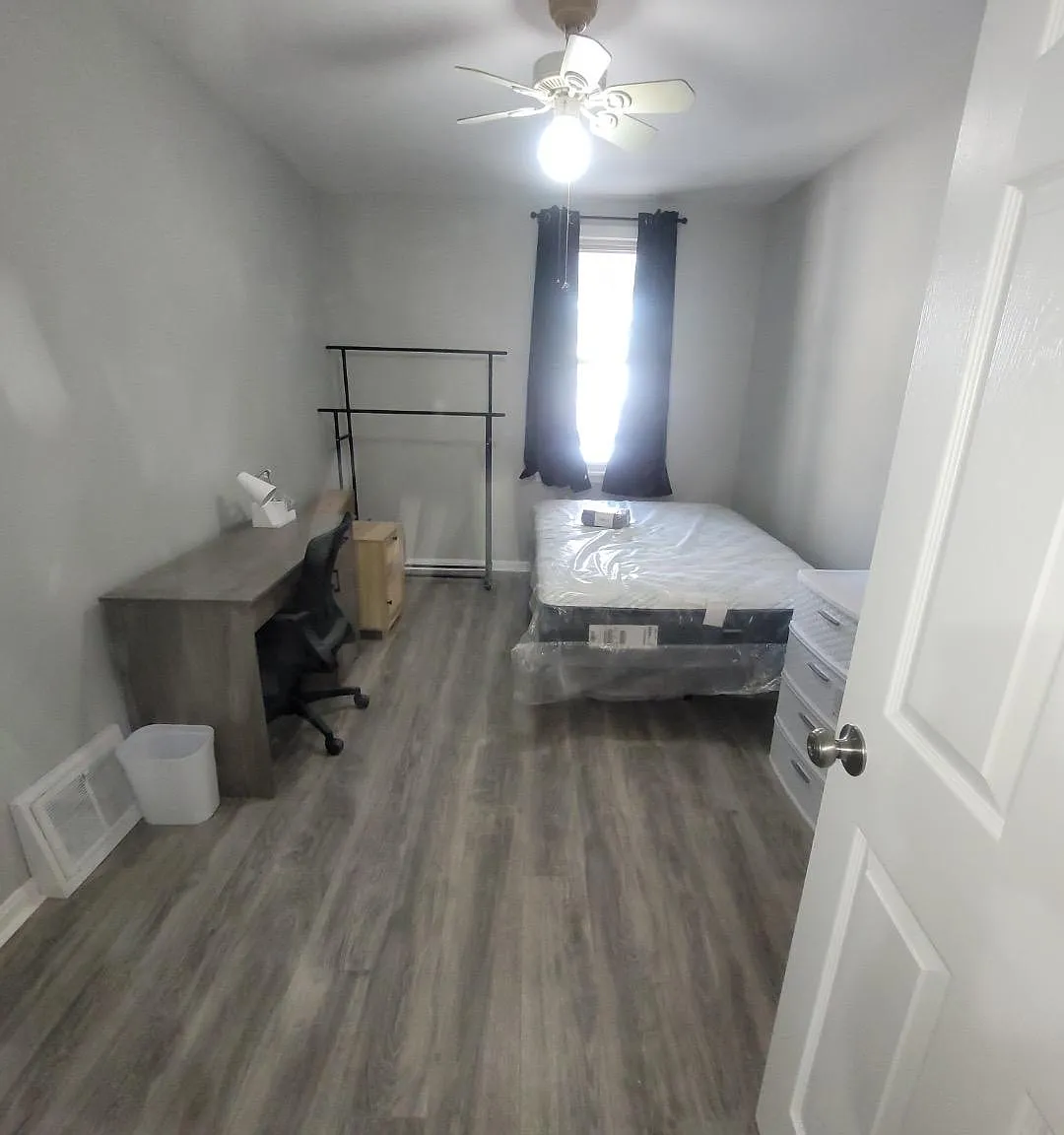 3 bed, 1000 sqft, $1,400 — Photo 3