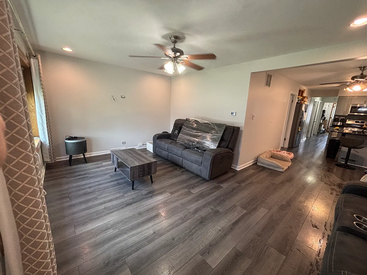 3 bed, 1060 sqft, $2,500 — Photo 3