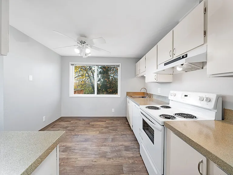 Driftwood Terrace — Photo 16