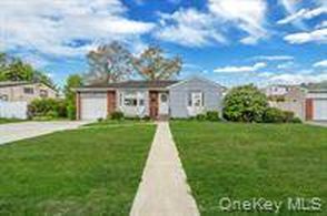312 W 16th St, Deer Park, NY, 11729