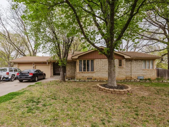 912 E Wedgewood Dr, Derby, KS 67037