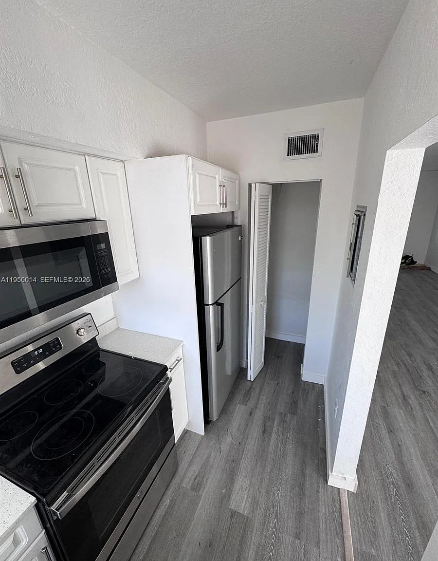 3 bed, 1300 sqft, $2,500 — Photo 1