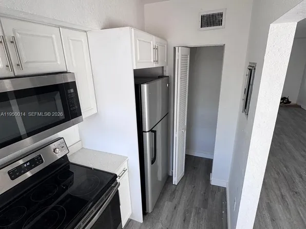 8463 NW 4th Ct, Miami, FL 33150