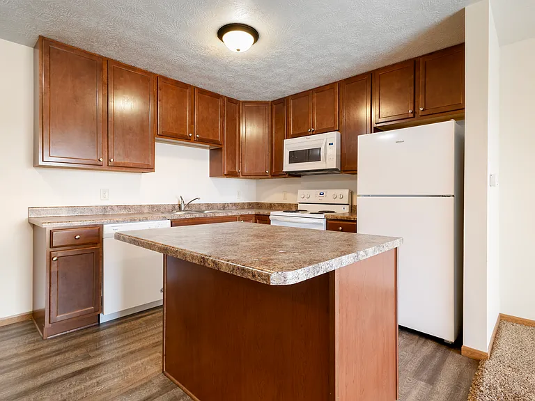 Meadows Apartments — Photo 9