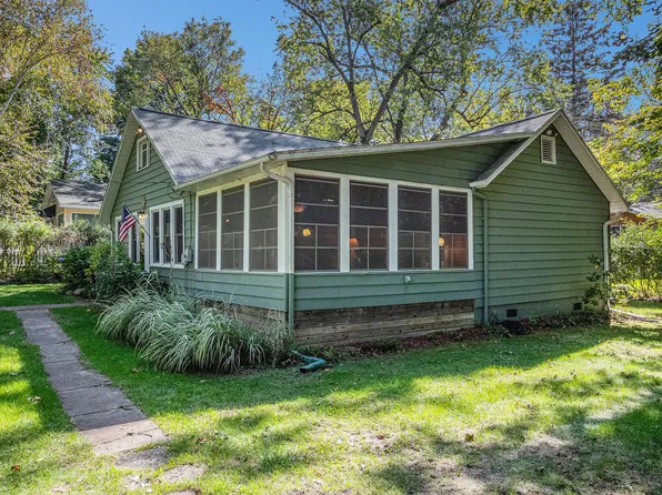 9202 Kruse St, Lakeside, MI 49116