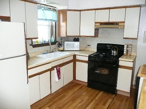 3rd image of 4939 S La Crosse Ave