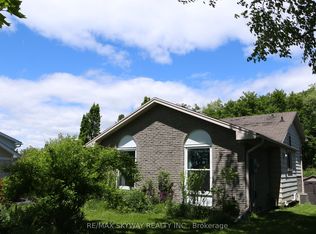 18 Matthew Ct, Kitchener, ON N2B1W6