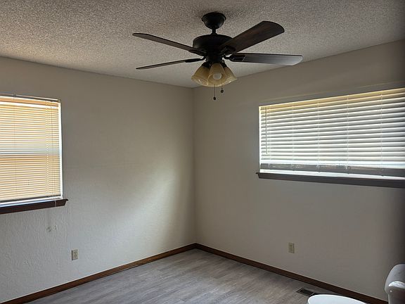 5th image of 1703 Lancaster Cir