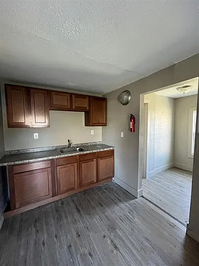 2 bed, 808 sqft, $1,100 — Photo 3