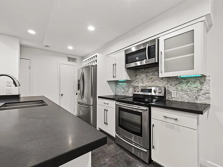 5524 Beverlyhill St #2 — Photo 28